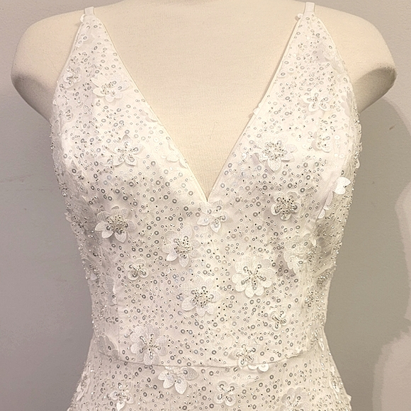 Dress The Population | Elisa Sleeveless Plunge Neckline Fit and Flare Bridal - Picture 4 of 15